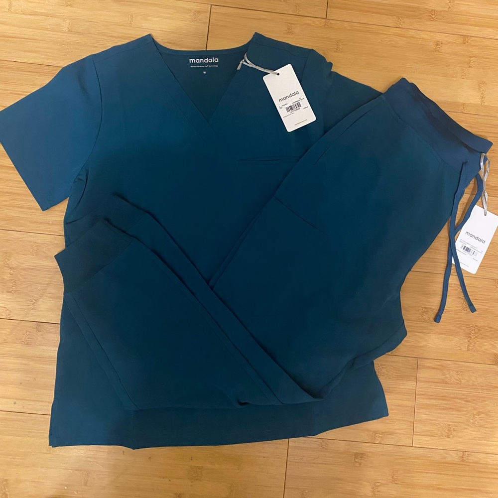 NWT Mandala scrub set Caribbean Blue Size Medium